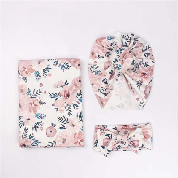 Mums&Moore Baby Swaddle Blanket 3pcs Set - Image 2